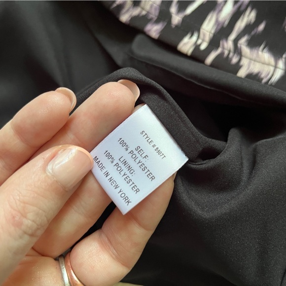 Of Mercer Sleeveless Blouse Black Abstract Ikat Print V-Neck Tank | Size L NWT - Picture 12 of 13